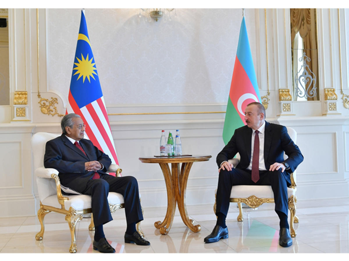 President Ilham Aliyev receives Malaysian PM Mahathir bin Mohamad (PHOTO)