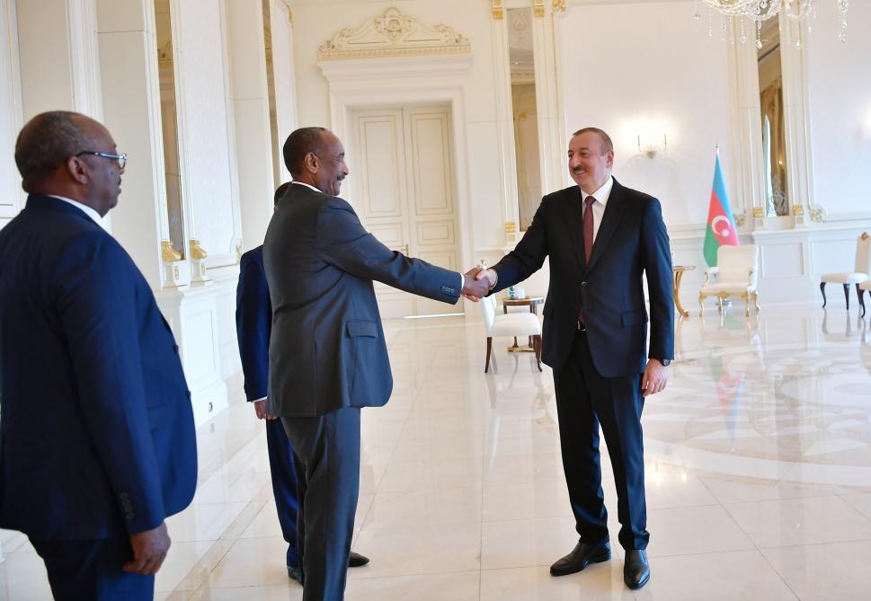 Prezident İlham Əliyev Sudanın Suveren Keçid Şurasının Sədri Abdel Fattah Abdelrahman Al-Burhan ilə görüşüb (FOTO) (YENİLƏNİB)
