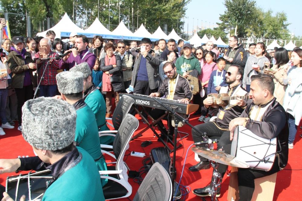 Азербайджан при поддержке Фонда Гейдара Алиева представлен на благотворительной ярмарке в Пекине (ФОТО)