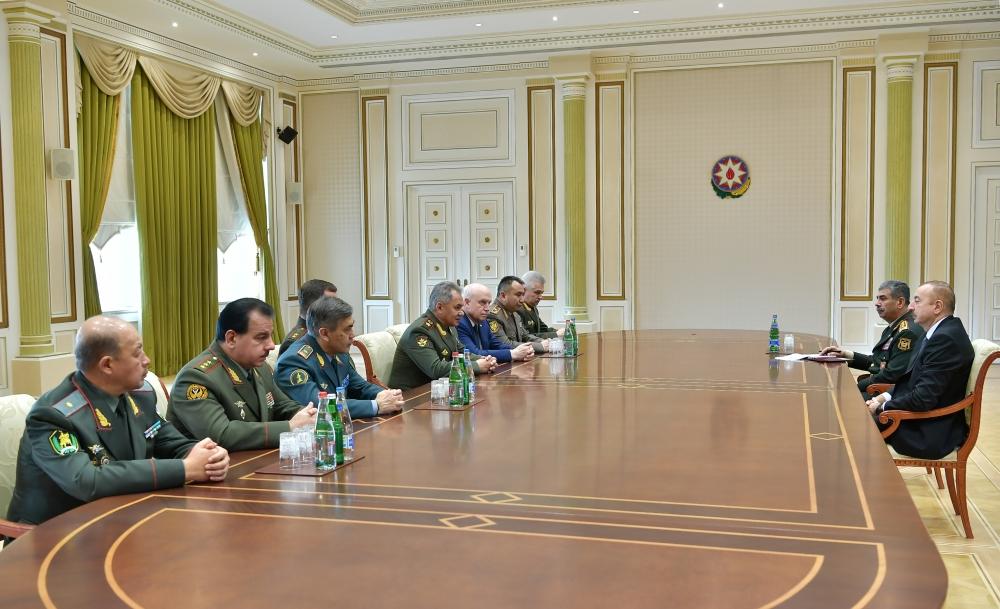 Президент Ильхам Алиев принял  участников  заседания Совета  министров обороны СНГ (ФОТО)