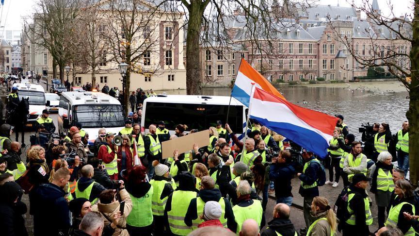 1 тыс. человек приняли участие в антиправительственной демонстрации в Амстердаме