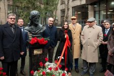 Вице-президент Фонда Гейдара Алиева Лейла Алиева приняла участие в открытии памятника великому азербайджанскому поэту Имадеддину Насими в Москве (ФОТО)