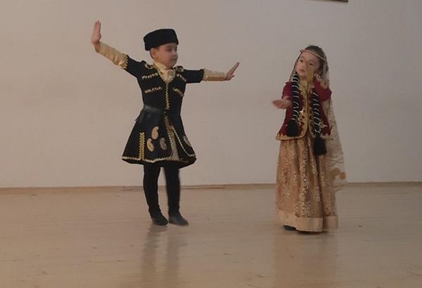 Азербайджанcкие дети в соцсетях отмечают Международный день танца (ВИДЕО)