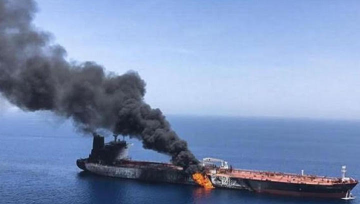 Пожар вспыхнул на нефтяном танкере у берегов Шри-Ланки