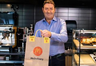 "McDonald's"ın prezidenti "işdə sevgi macərası"na görə istefa verdi