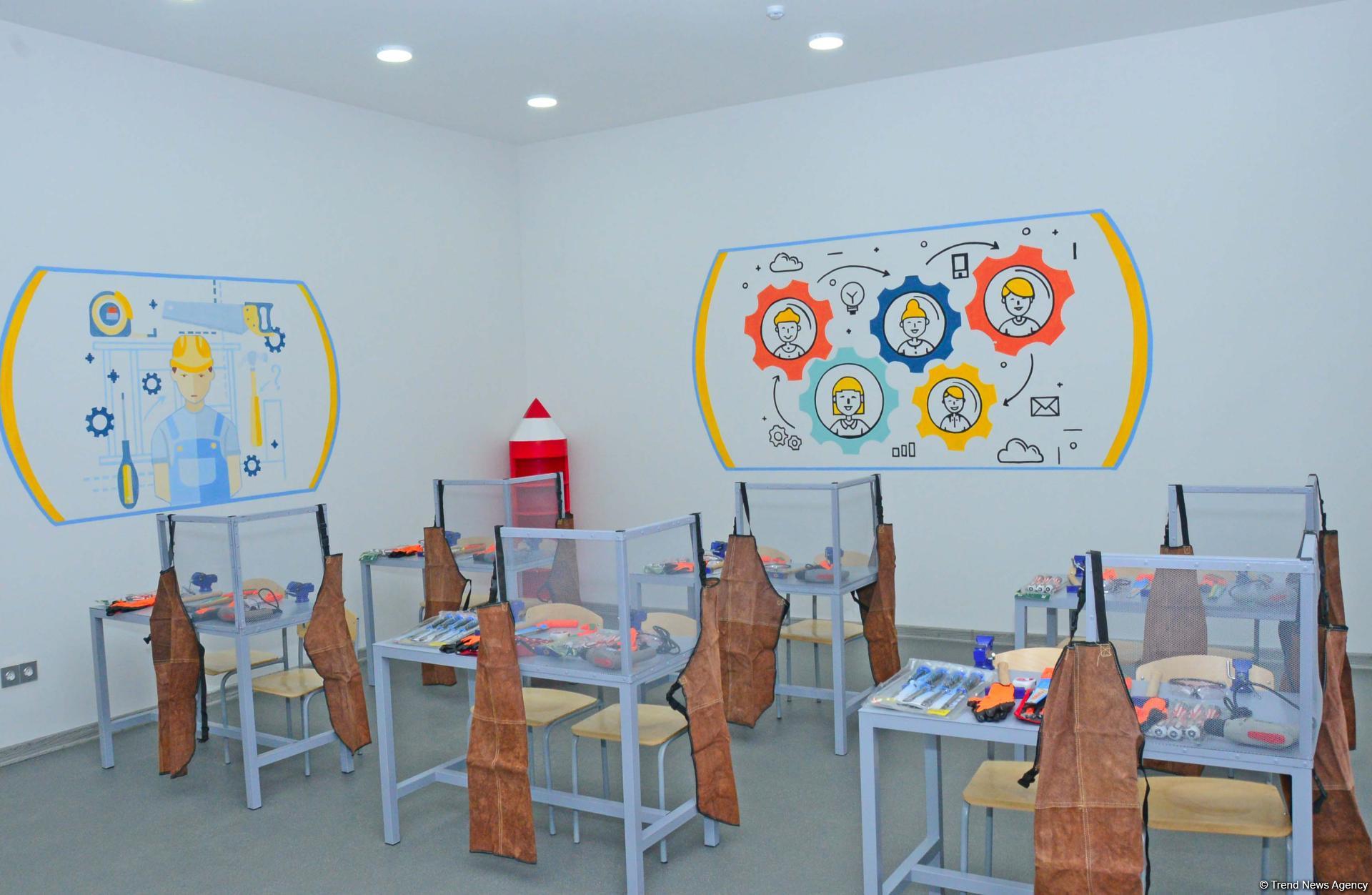 Забота государства вдохновляет нас еще больше работать на благо Азербайджана и наших детей - репортаж из школы-интерната номер 10 в Баку (ВИДЕО, ФОТО) 