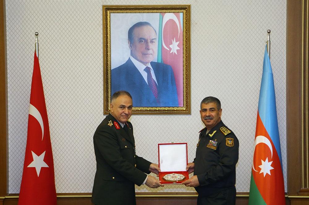 Закир Гасанов встретился с военной делегацией Турции (ФОТО)