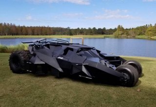 Житель Иллинойса создал бэтмобиль с реактивным двигателем Boeing