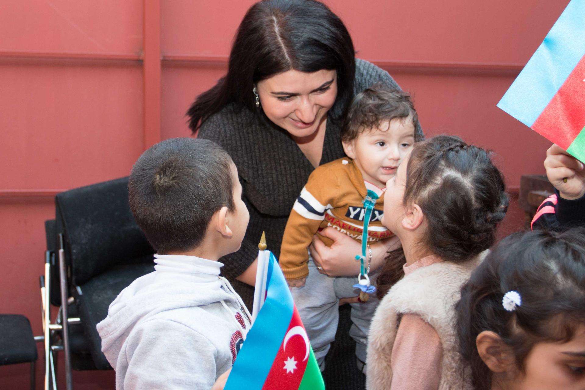 "AtaBank" Bayraq Günündə sığınacaqdakı uşaqlarla görüşdü (FOTO) - Gallery Image