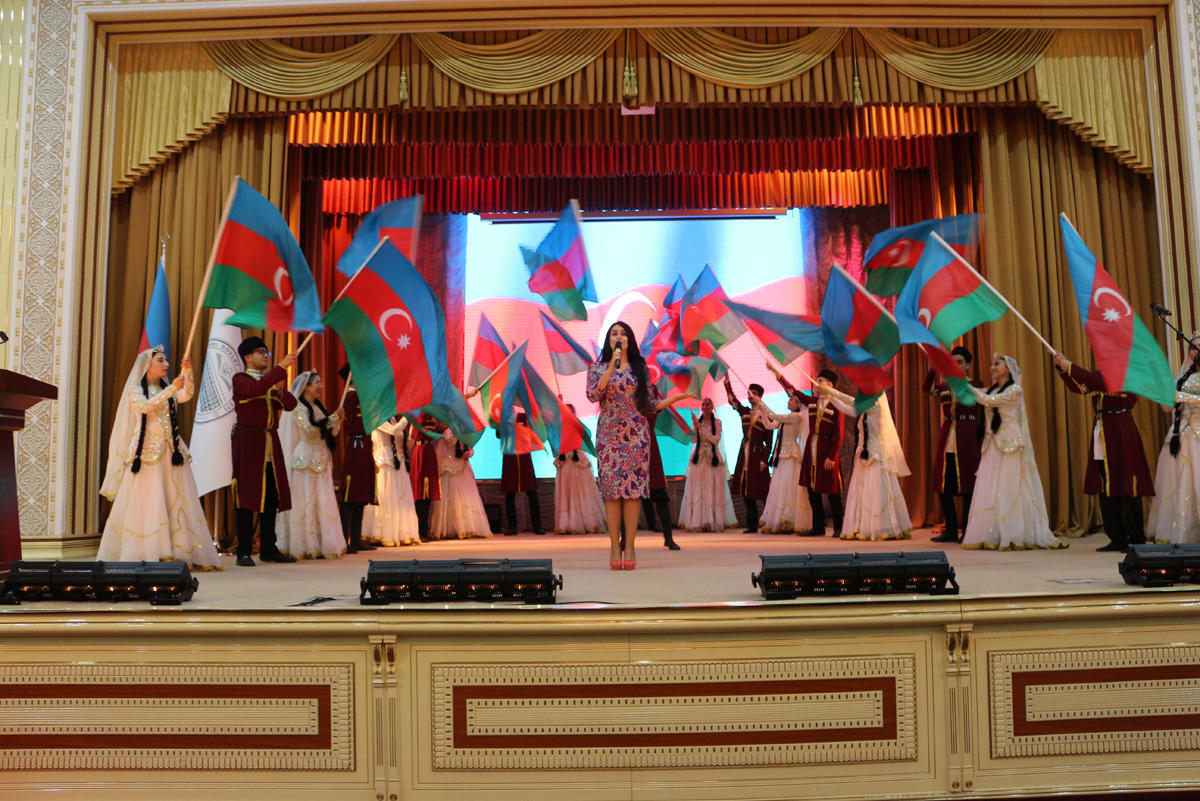 BDU-da 9 noyabr - Dövlət Bayrağı Günü qeyd olunub (FOTO) - Gallery Image