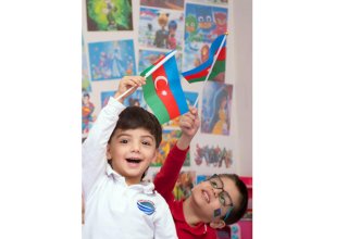Самые маленькие дети показали свою любовь к флагу Азербайджана (ФОТО)