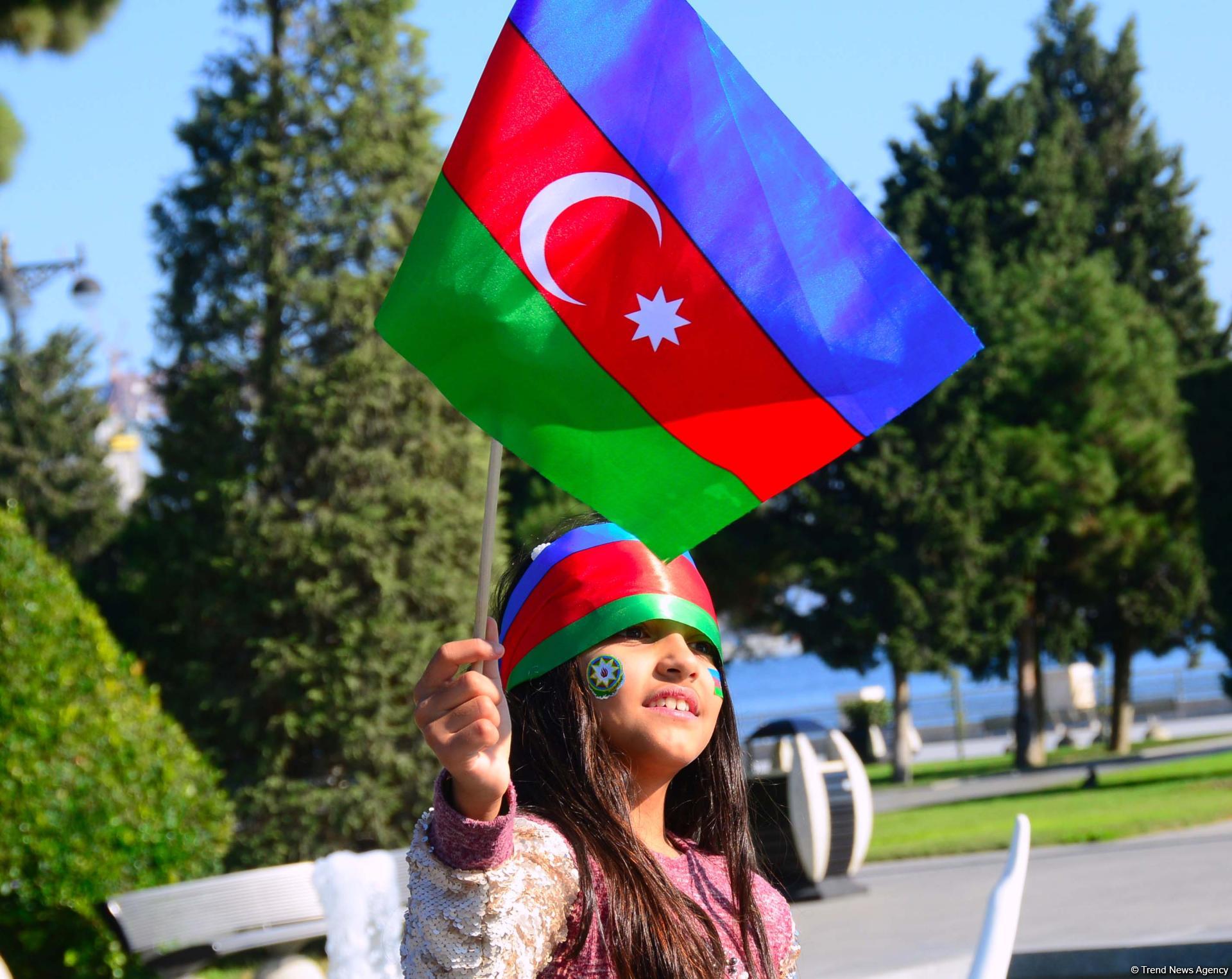 Festive event on occasion of National Flag Day held on Baku Boulevard (Photo report)