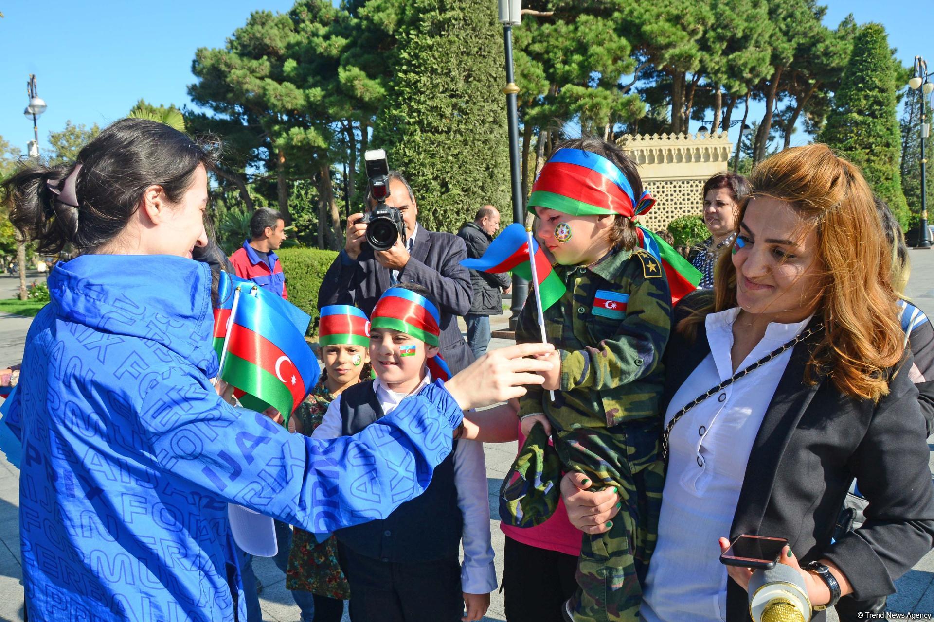 Festive event on occasion of National Flag Day held on Baku Boulevard (Photo report)