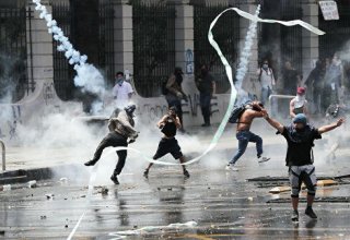 Полиция применила слезоточивый газ в центре Сантьяго