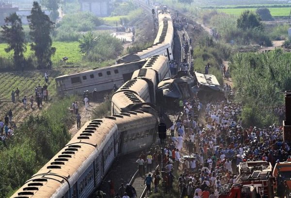 В Бангладеш при столкновении поездов пострадали не менее 30 человек