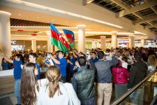 В торговом центре провели музыкальный парад с флагами Азербайджана (ВИДЕО, ФОТО)