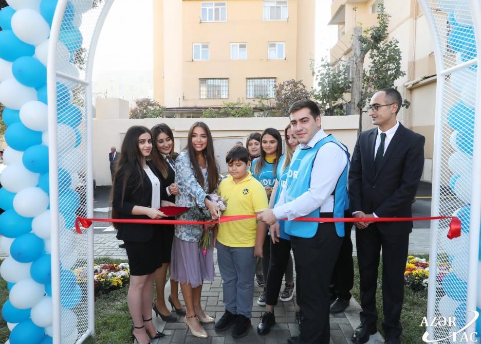 Вице-президент Фонда Гейдара Алиева Лейла Алиева приняла участие в открытии очередного двора, благоустроенного в рамках проекта "Наш двор" (ФОТО)