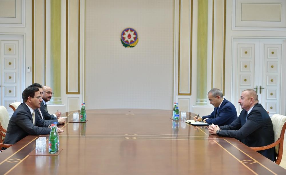 Президент Ильхам Алиев принял делегацию во главе с министром экономики ОАЭ (ФОТО)