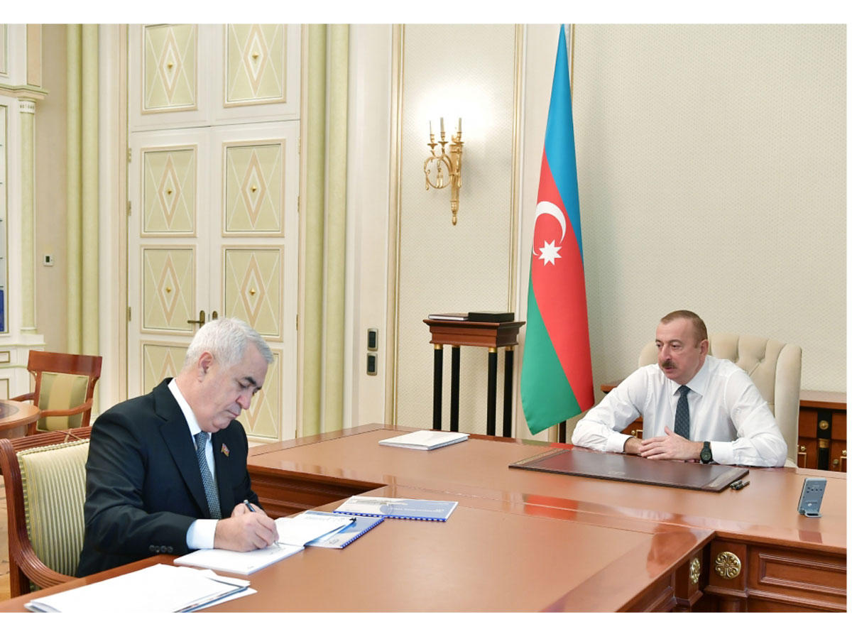 President Ilham Aliyev receives chairman of Azerbaijan Railways (PHOTO)
