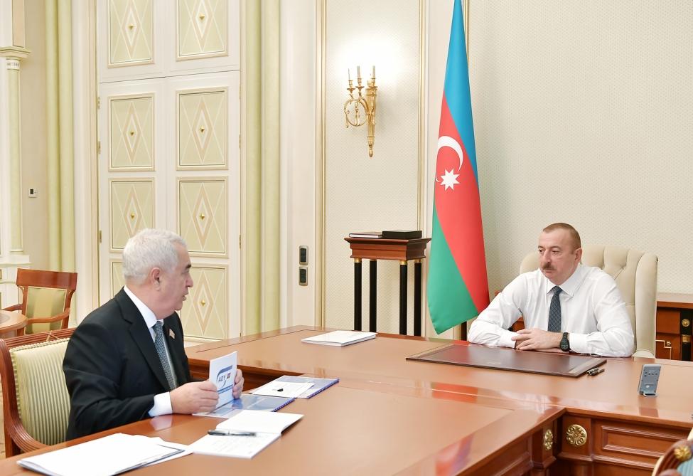 President Ilham Aliyev receives chairman of Azerbaijan Railways (PHOTO)