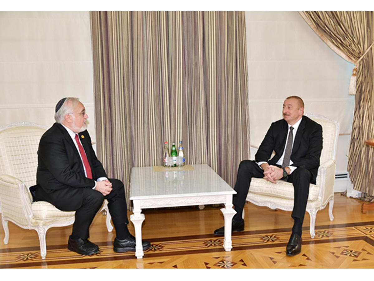 Ilham Aliyev receives president of US Congress of Christian Leaders (PHOTO)