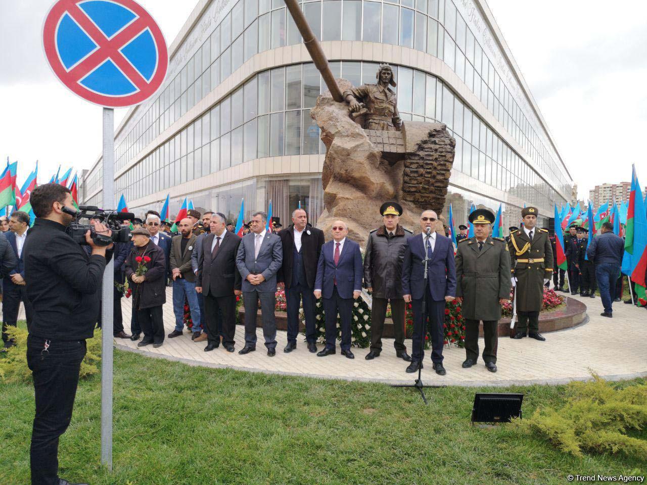 Bakıda Milli Qəhrəman Albert Aqarunovun heykəlinin rəsmi açılışı olub (FOTO/VİDEO)