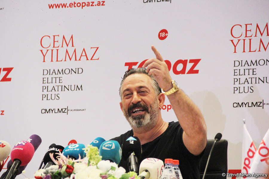 Веселые посиделки Джема Йылмаза с азербайджанцами (ФОТО)