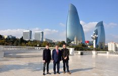 Потомки Джалила Мамедкулизаде впервые посетили Азербайджан (ФОТО)