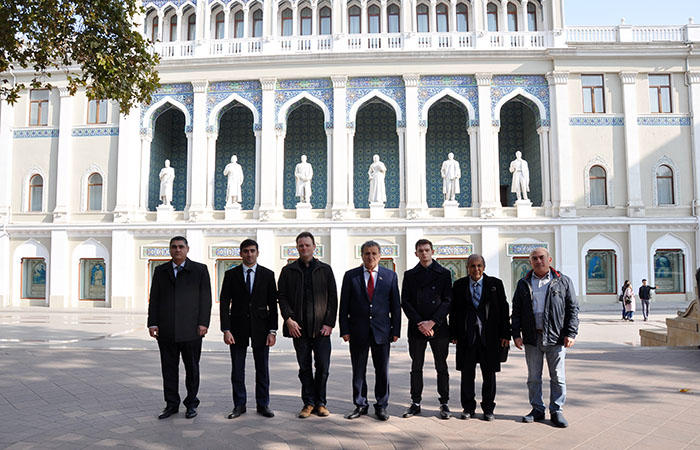 Потомки Джалила Мамедкулизаде впервые посетили Азербайджан (ФОТО)