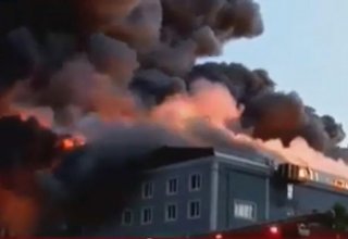 В Стамбуле вспыхнул пожар на мебельной фабрике, есть погибший