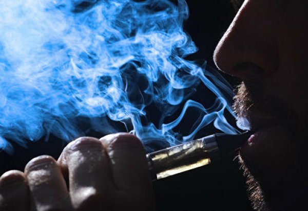 В США запретят часть ароматизированных смесей для электронных сигарет