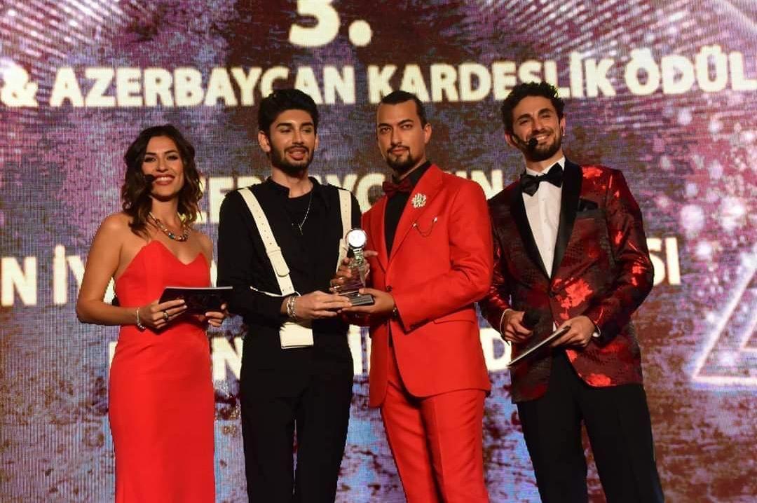 Азербайджанский певец удостоен в Турции престижной награды (ФОТО)