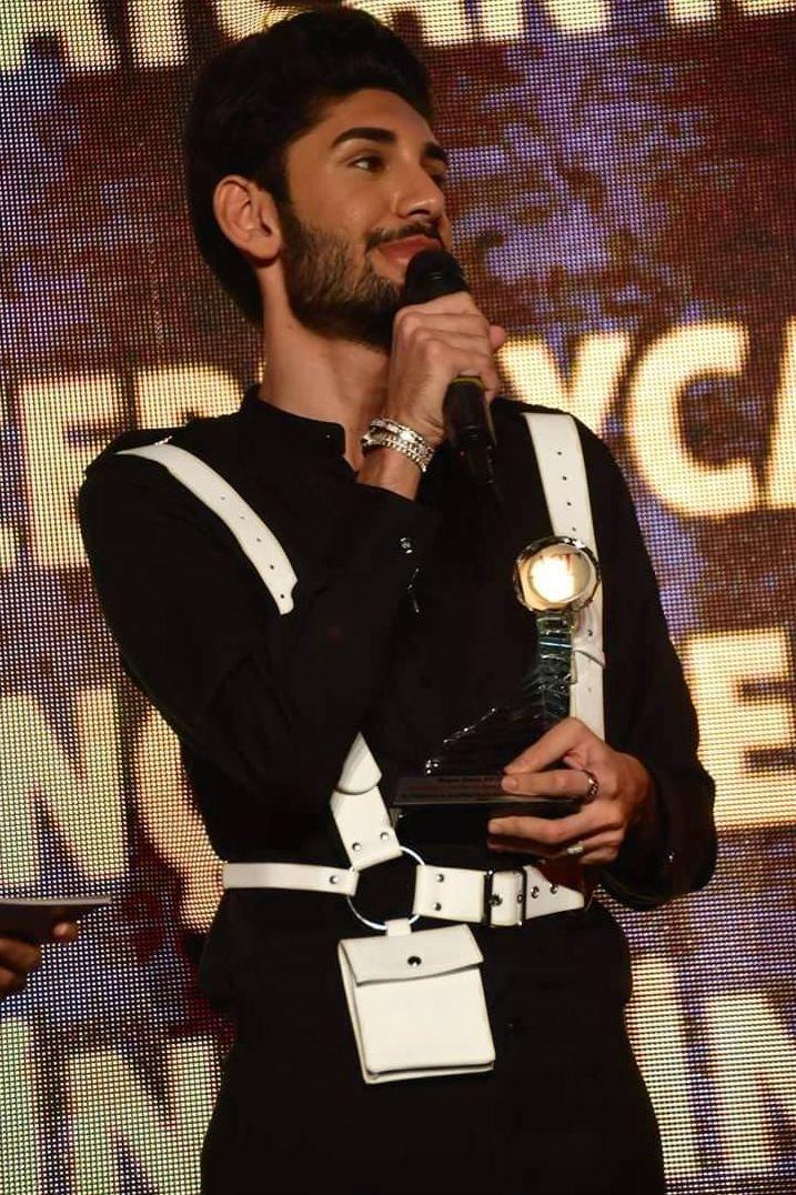 Азербайджанский певец удостоен в Турции престижной награды (ФОТО)