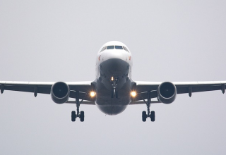 Boeing вернулся в аэропорт из-за трещины на лобовом стекле
