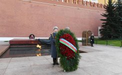 Azerbaijan's First VP Mehriban Aliyeva visits tomb of unknown soldier in Moscow (PHOTO)