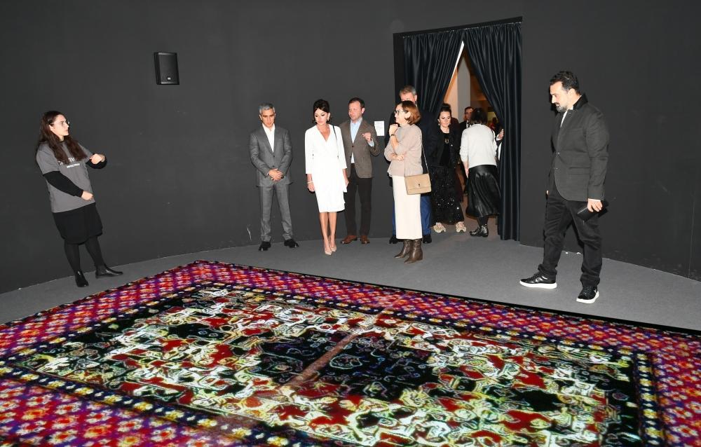 Birinci vitse-prezident Mehriban Əliyeva 8-ci Moskva Beynəlxalq Müasir İncəsənət Bienallesi ilə tanış olub (FOTO)