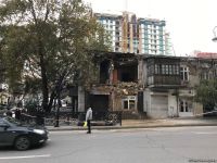 Bakıda binanın çökməsi nəticəsində yaxınlıqdakı evə və restorana da ziyan dəyib (FOTO)