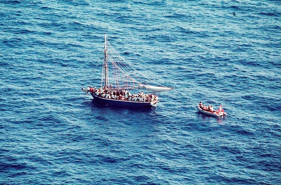 На побережье Греции прошла операция по спасению мигрантов после крушения судна