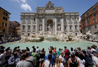 Roma turistlərin Trevi Fontanına axınını məhdudlaşdırmağı planlaşdırır