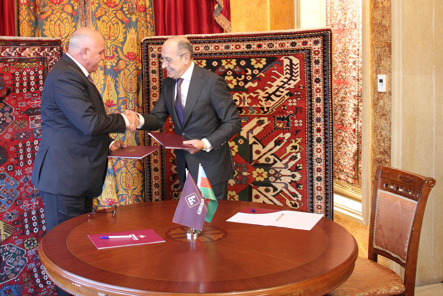 “Azərxalça” ilə ABŞ-Azərbaycan Ticarət Palatası arasında niyyət protokolu imzalanıb (FOTO)
