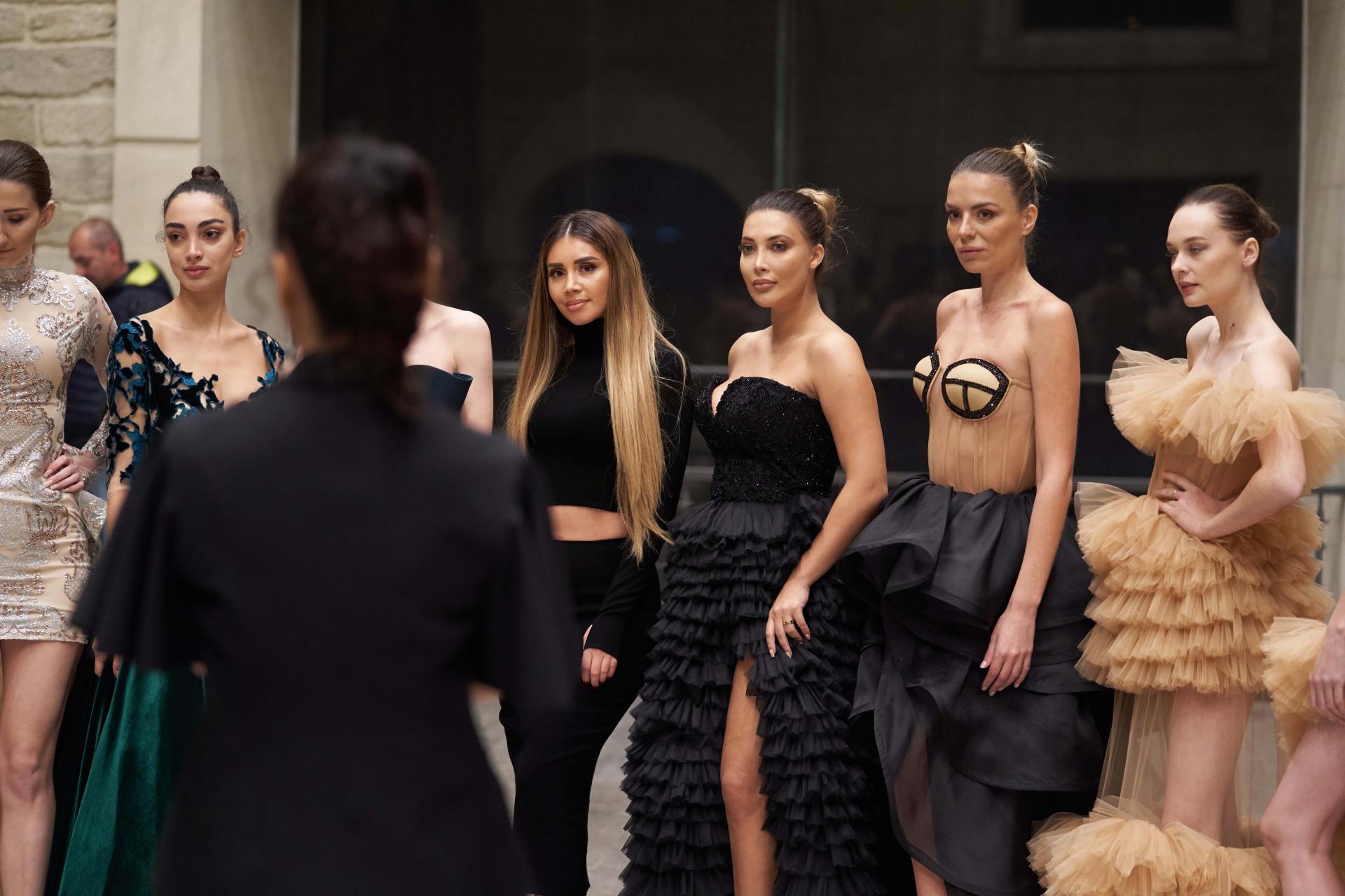 Что же на самом деле происходило за черными шторками Азербайджанской Недели моды (ВИДЕО)