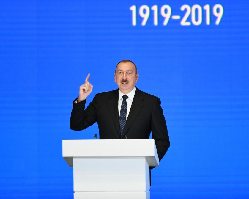 Президент Ильхам Алиев принял участие в церемонии, проходившей по случаю 100-летнего юбилея Бакинского государственного университета (ФОТО)