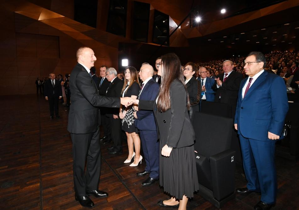 Президент Ильхам Алиев принял участие в церемонии, проходившей по случаю 100-летнего юбилея Бакинского государственного университета (ФОТО)