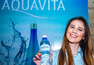 "Aquavita" ticarət markası "Azerbaijan Fashion Week" komandasını təbii mineral suları ilə təmin edərək dəstəkləyib (FOTO)