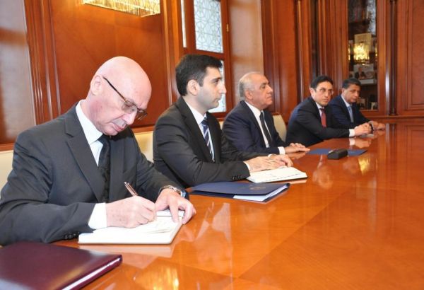Премьер-министр Азербайджана встретился с министром иностранных и европейских дел Словакии
