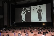Путешествие в эпоху немого черно-белого кино. Чарли Чаплин рассмешил бакинцев (ФОТО)