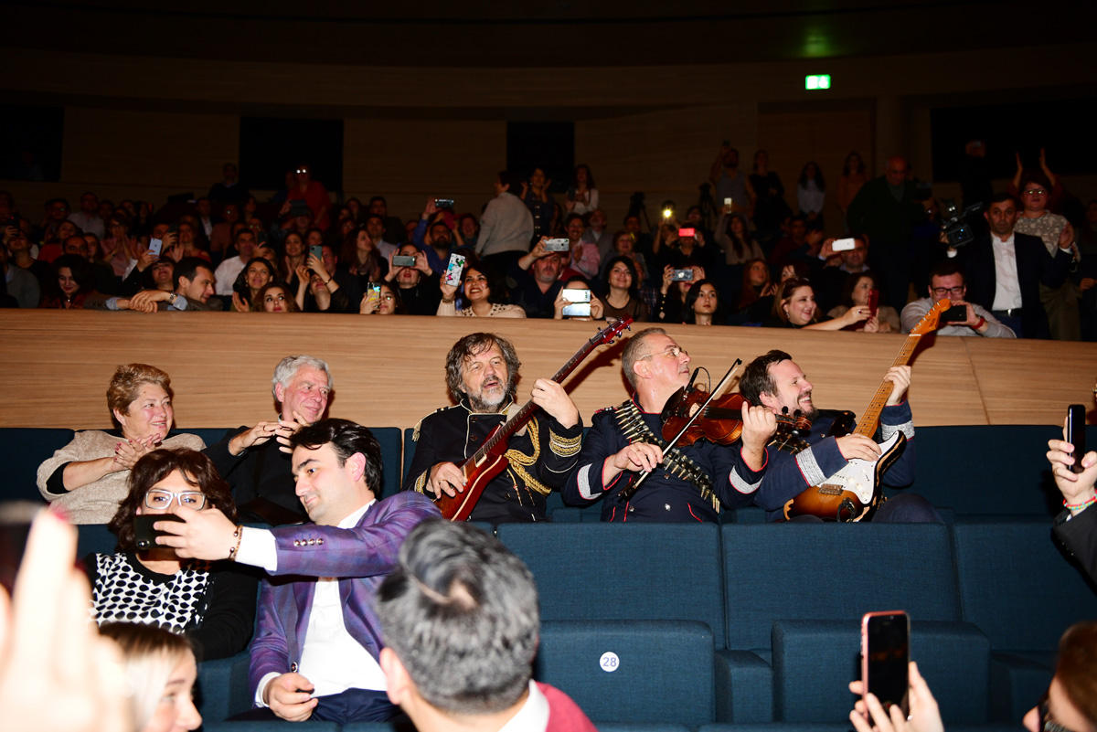 Heydər Əliyev Mərkəzində Emir Kusturitsa və “The No Smoking Orchestra” qrupunun konserti olub (FOTO) - Gallery Image
