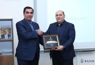 Emin Huseynov holds master class at Baku Higher Oil School (PHOTO)