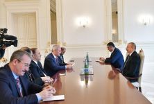 President Ilham Aliyev receives delegation led by Turkish minister of transport and infrastructure (PHOTO)