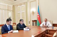 Президент Ильхам Алиев принял новоназначенных глав исполнительной власти Гаджигабульского района и города Нафталан (ФОТО)